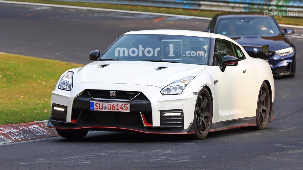 ô tô Nissan GT-R Nismo màu trắng