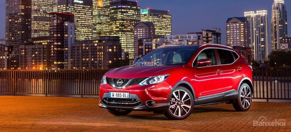 ô tô Nissan Qashqai màu đỏ