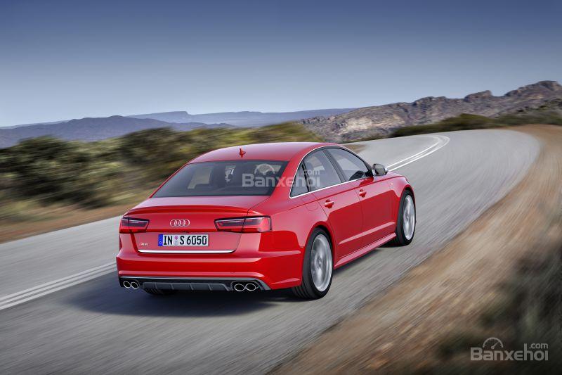 Audi A6 2018 được đánh giá cao hơn về độ an toàn so với BMW 5 Series 2018.