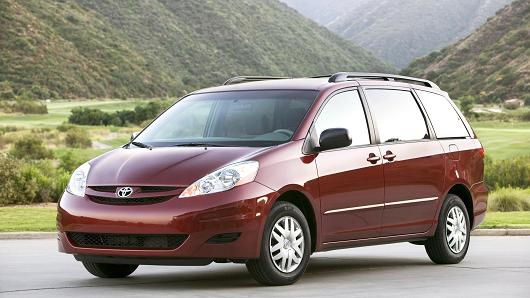 Toyota Sienna 2009 góc phần tư thứ 1