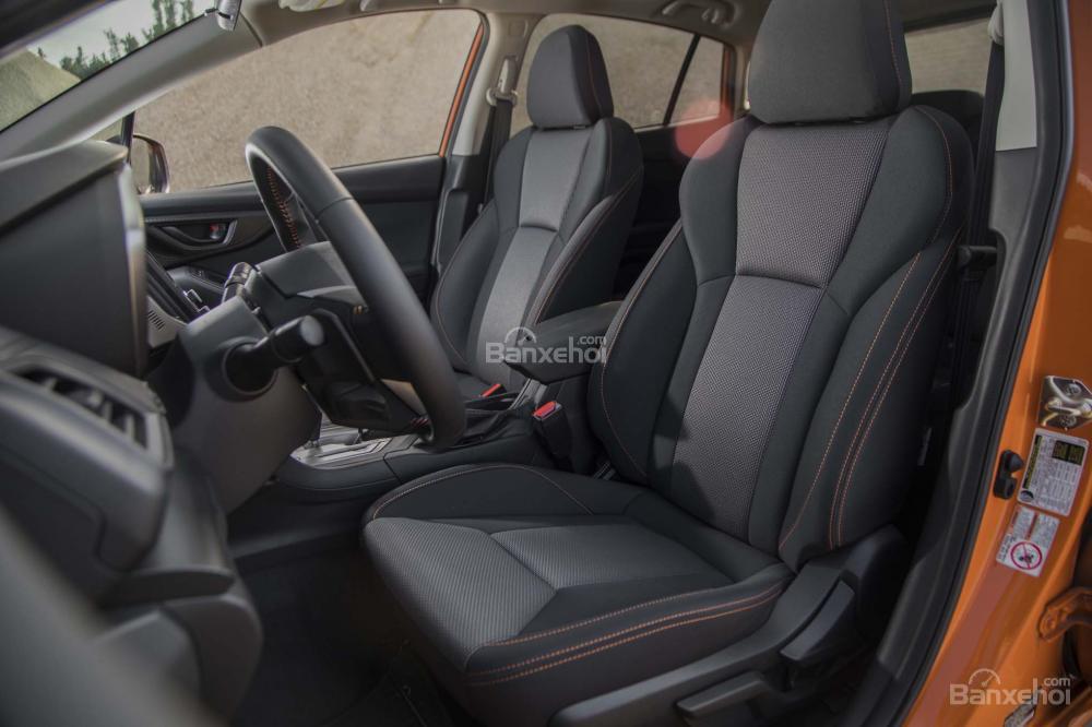 Đánh giá xe Subaru XV 2018: Hàng ghế trước của xe.