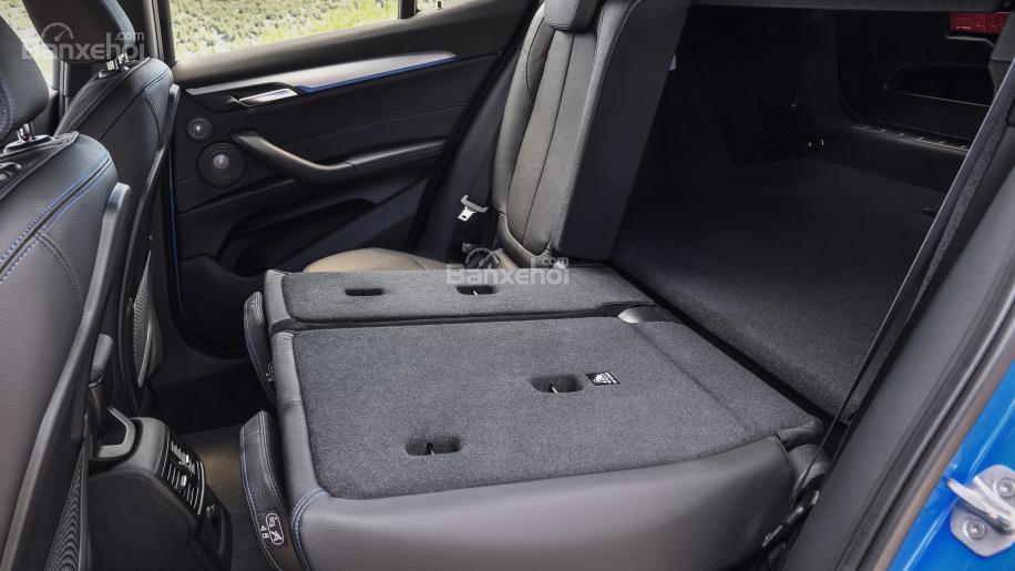 Đánh giá xe BMW X2 2018: Hàng ghế sau có thể gặp phẳng để tăng dung tích khoang hàng lý a2