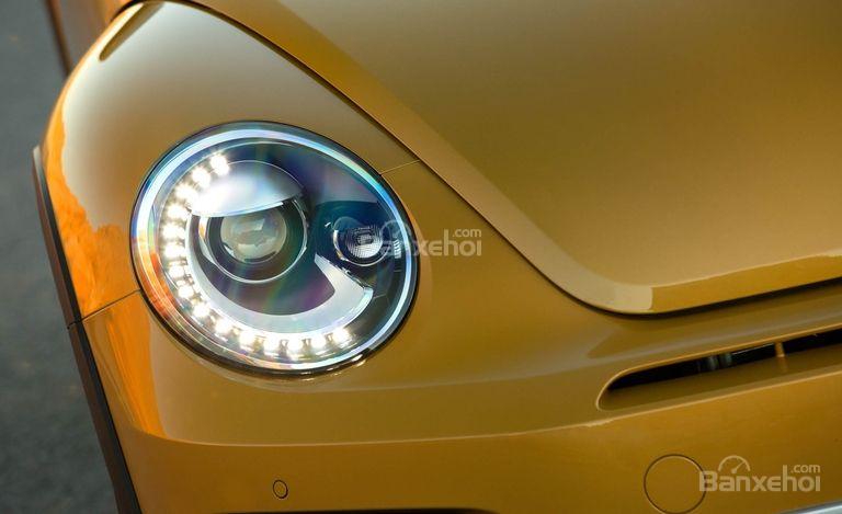 Đánh giá xe Volkswagen Beetle Dune 2017-2018: Đèn pha dạng tròn.