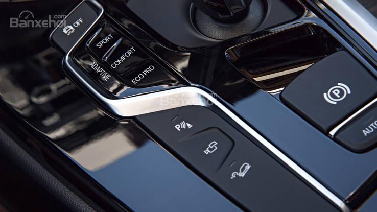 Đánh giá xe BMW X3 2018: Khu vực cần số điều khiển a2