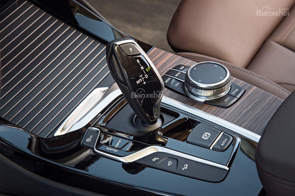 Đánh giá xe BMW X3 2018: Khu vực cần số điều khiển a1