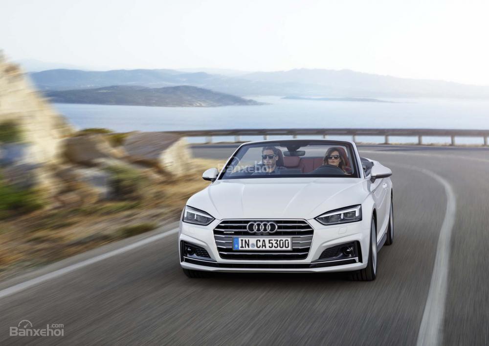 So sánh xe Audi A5 2018 và BMW 4 Series 2018 về động cơ và khả năng tăng tốc.