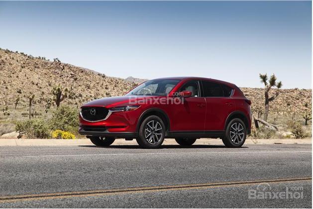 So sánh xe Nissan X-Trail  2018 và Mazda CX-5 2018 về cảm giác lái.