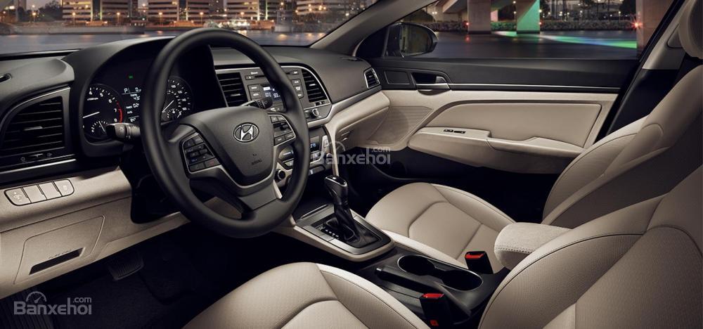 Nội thất Hyundai Elantra 2018 có cấu trúc đẹp và rộng rãi a3