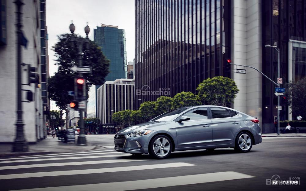 Đánh giá xe Hyundai Elantra 2018 về trang bị an toàn