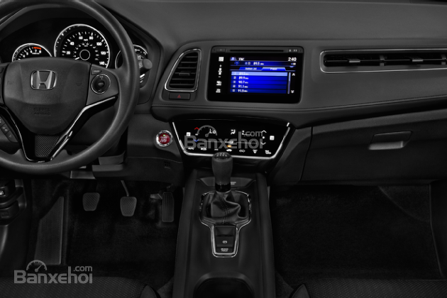 So sánh xe Toyota C-HR 2018 và Honda HR-V 2018 về trang bị tiện ích.