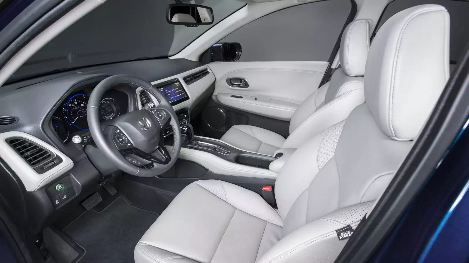 So sánh xe Toyota C-HR 2018 và Honda HR-V 2018 về hệ thống ghế ngồi.