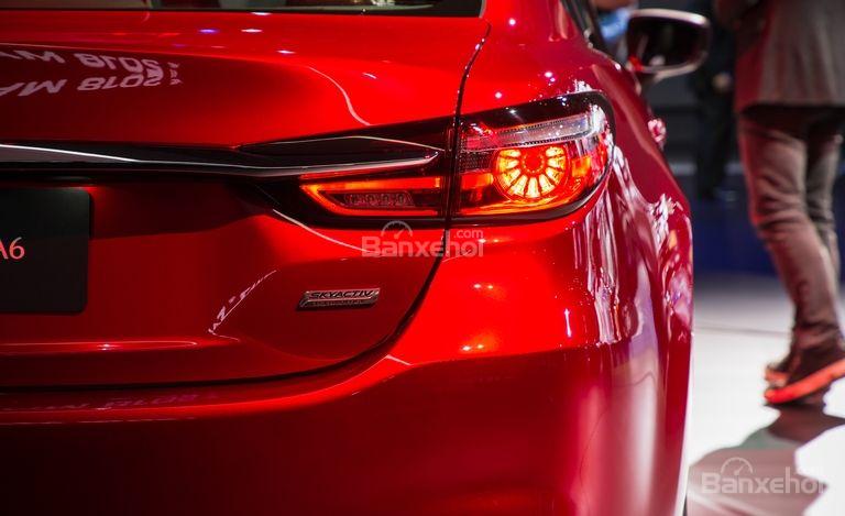 Đánh giá xe Mazda 6 2018: Đèn hậu.