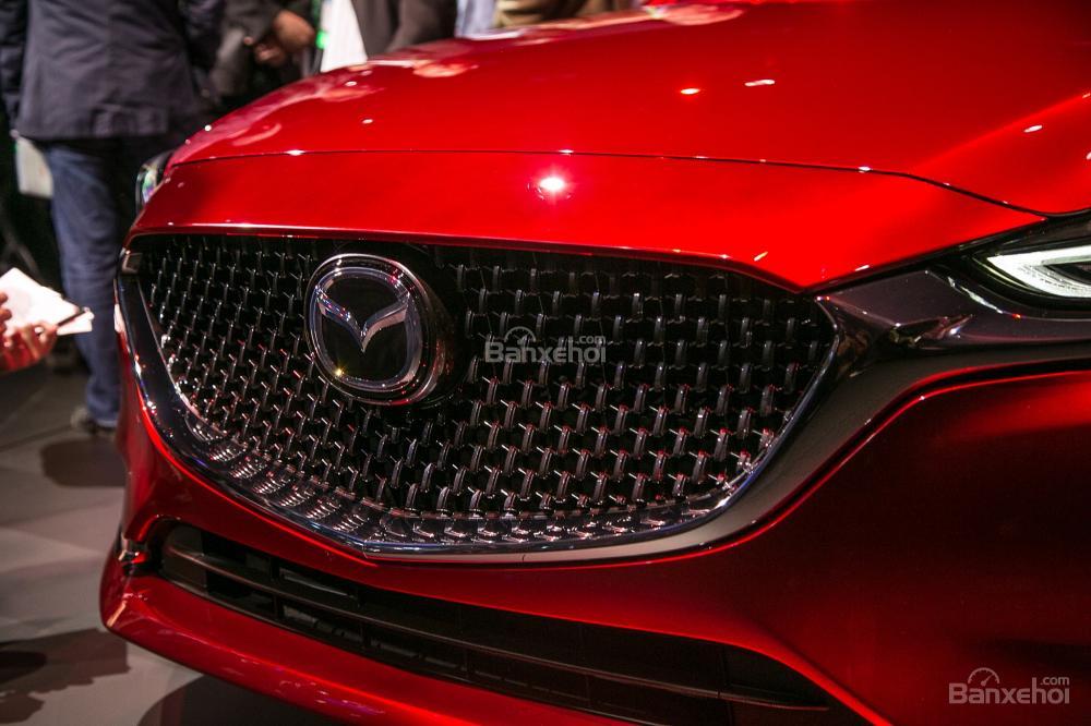 Đánh giá xe Mazda 6 2018: Lưới tản nhiệt.