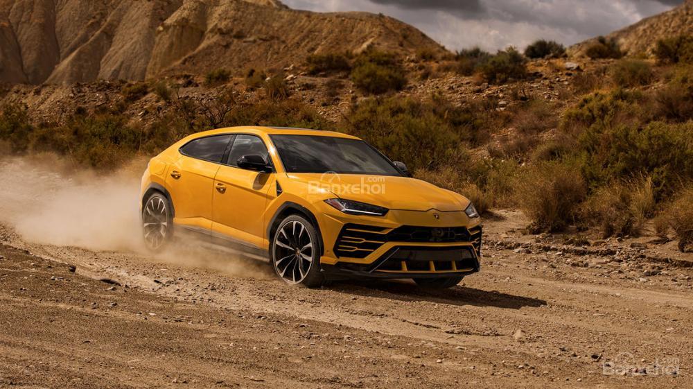 Urus vs Jeep Grand Cherokee Trackhawk Giống nhau không tưởng