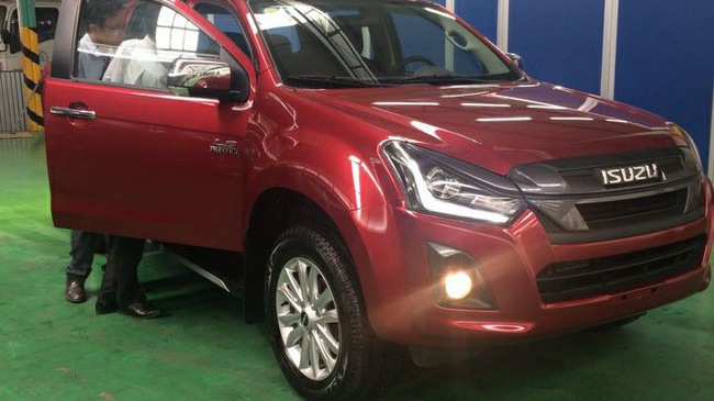 Isuzu D-Max facelift đã về đến đại lý, chờ ngày ra mắt.