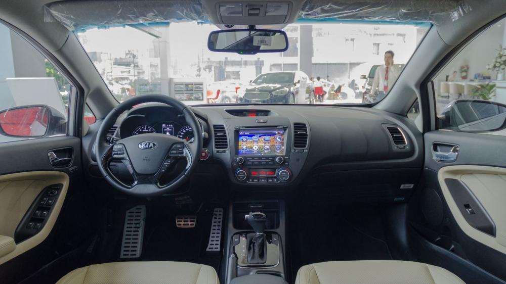 So sánh nội thất xe Toyota Vios 2017 và Kia Cerato 2017 3 So sánh nội thất xe Toyota Vios 2017 và Kia Cerato 2017 4