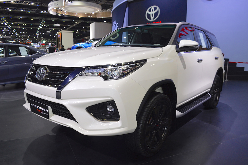 Toyota Fortuner TRD Sportivo ra mắt tại Thái Lan, thêm nhiều chi tiết mới.