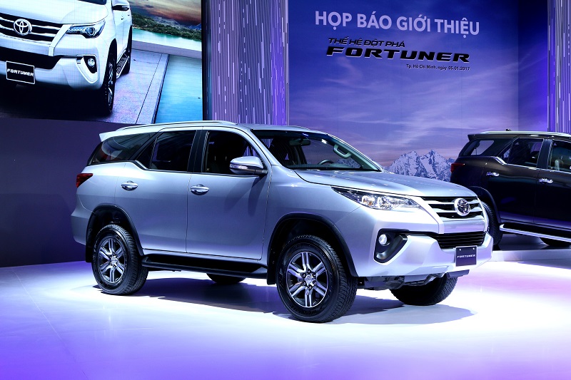 Toyota Fortuner có doanh số tháng 11 thấp kỷ lục a1