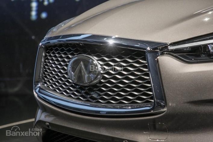 Đánh giá xe Infiniti QX50: Lưới tản nhiệt.