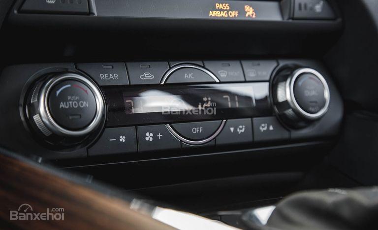 Đánh giá xe Mazda CX-9 2018: bảng điều khiển.