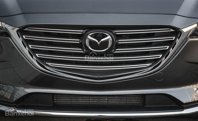 Mazda CX-9 có lưới tản nhiệt với các thanh ngang.