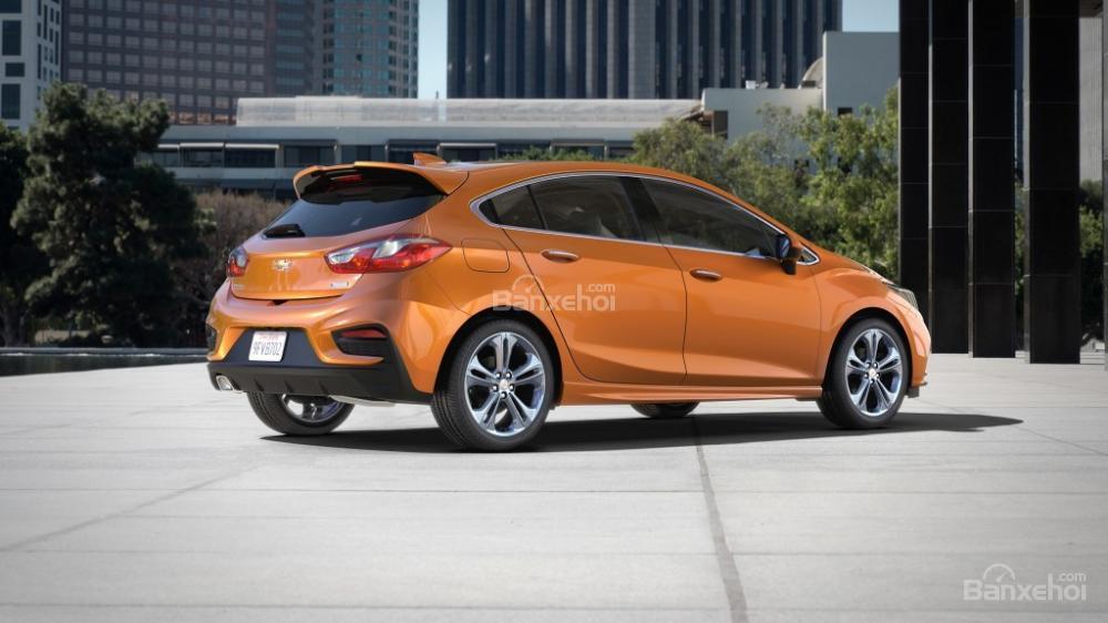 Đánh giá xe Chevrolet Cruze hatchback 2018 về thiết kế ngoại thất a2