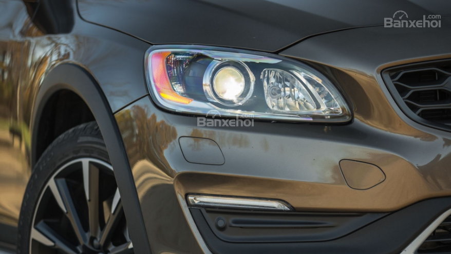 Đánh giá xe Volvo V60 về thiết kế đầu xe: Đèn pha có thiết kế mới