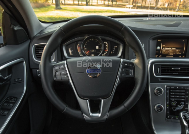 Đánh gia xe Volvo V60 2018 về thiết kế nội thất: Vô lăng tích hợp tính năng sưởi