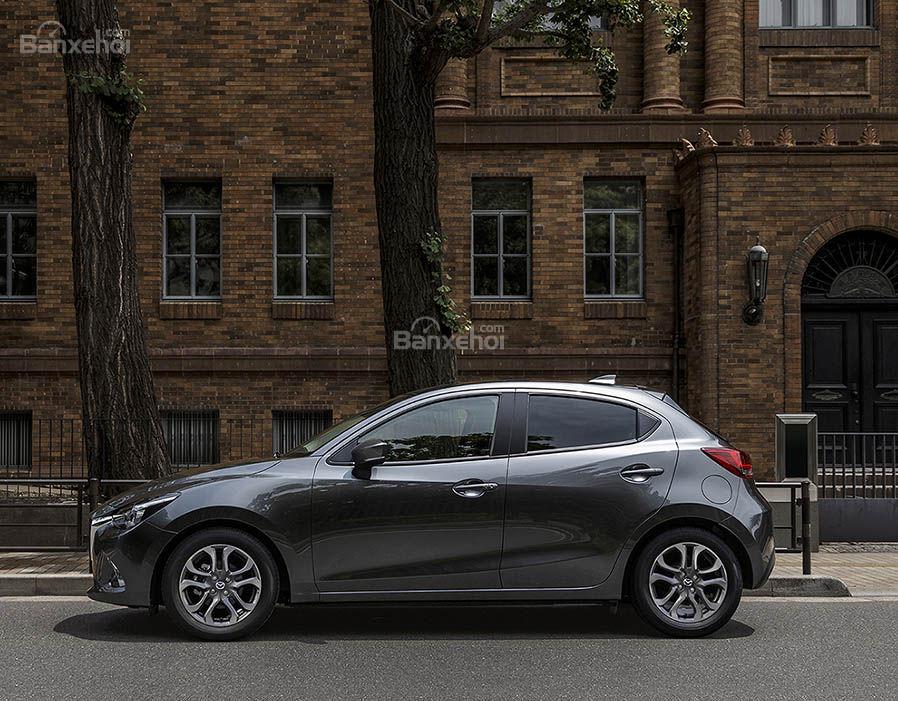 Đánh giá xe Mazda 2 2017-2018: Thân xe không quá nổi bật.