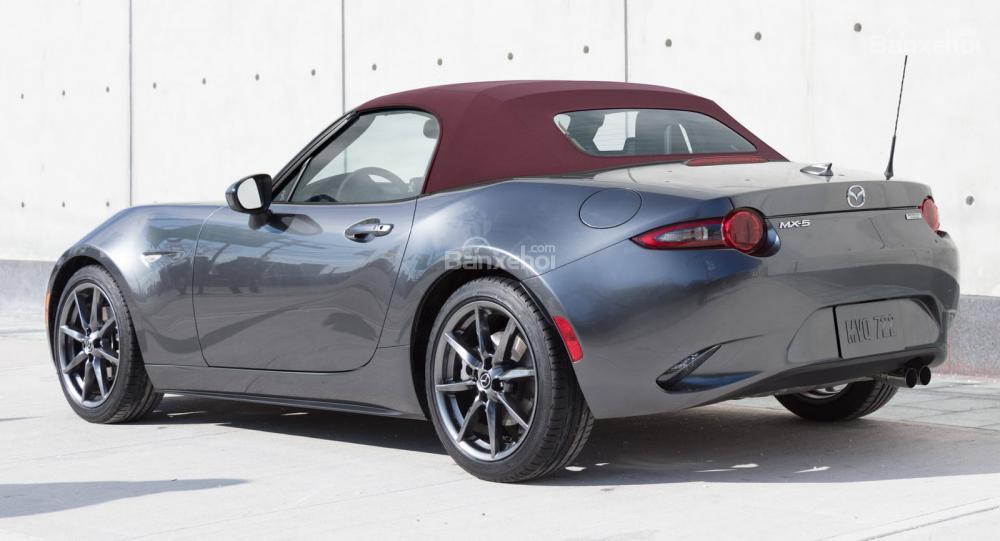 Mazda MX-5 Miata 2018 có giá từ 575 triệu đồng