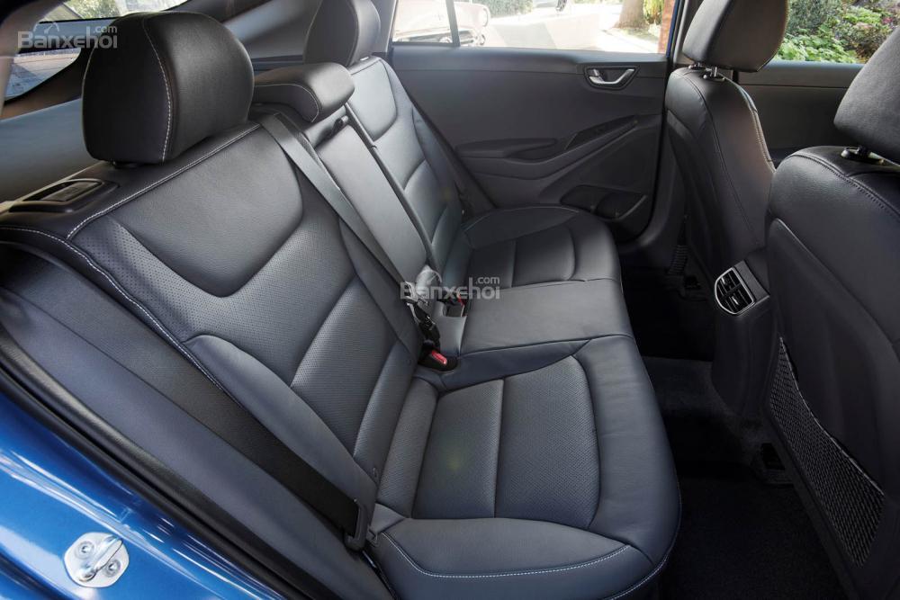 Hyundai Ioniq Plug-In Hybrid 2018 công bố giá bán 566 triệu đồng tại Mỹ a8