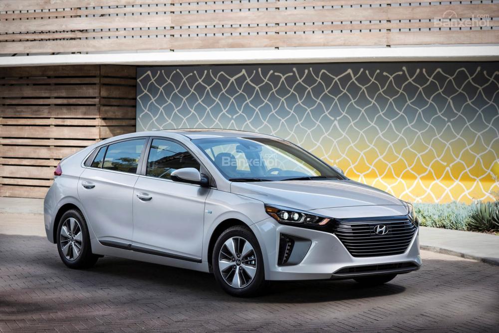 Hyundai Ioniq Plug-In Hybrid 2018 công bố giá bán 566 triệu đồng tại Mỹ a1