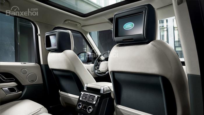 Đánh giá xe Land Rover Range Rover 2018: Hệ thống thông tin giải trí cho hàng ghế sau.