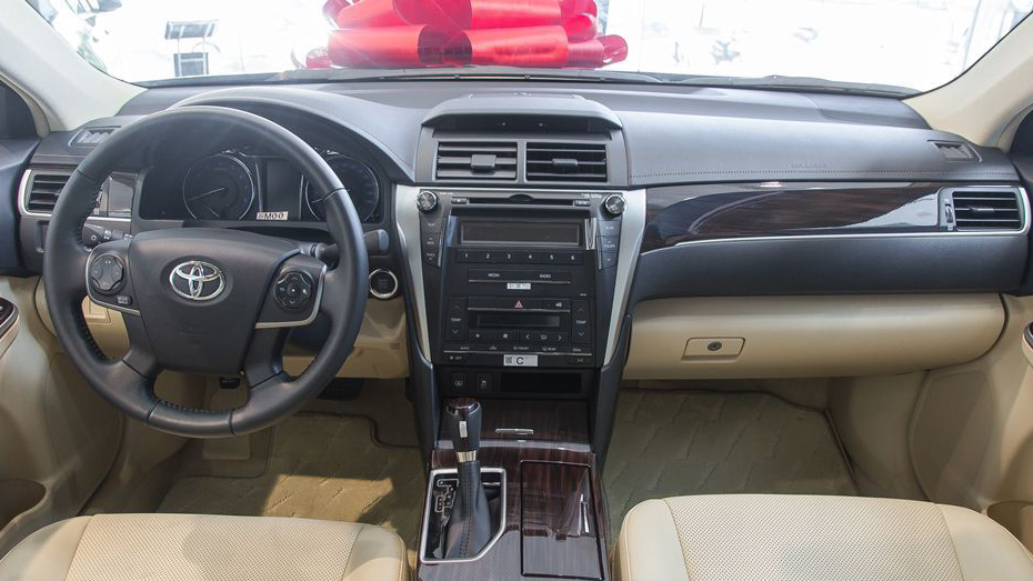 So sánh xe Mazda 6 2018 và Toyota Camry 2018 về nội thất: Camry sang trọng hơn So sánh xe Mazda 6 2018 và Toyota Camry 2018 về nội thất: Camry sang trọng hơn.
