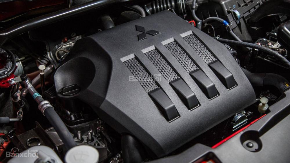 Đánh giá xe Mitsubishi Eclipse Cross 2018: Xe được trang bị động cơ tăng áp 4 xi lanh.