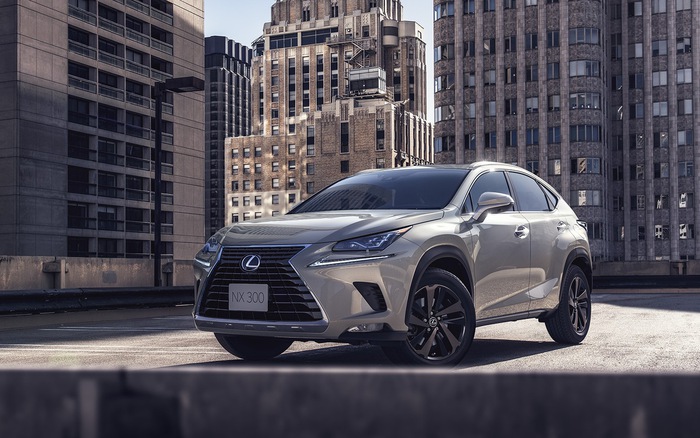 Ảnh chụp trước xe Lexus NX 300 2018