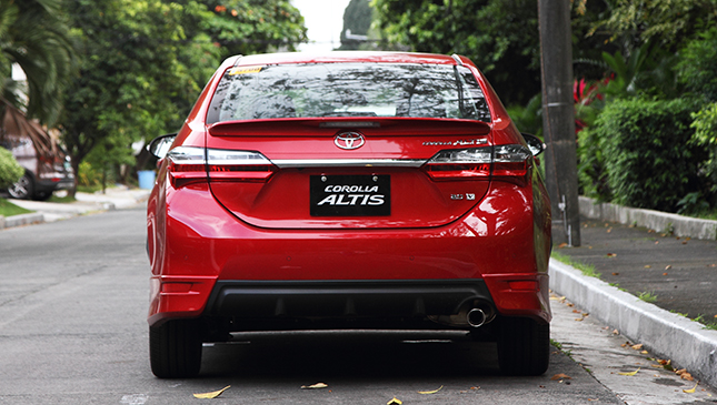 Nên mua Toyota Corolla Altis hay Hyundai Elantra_7