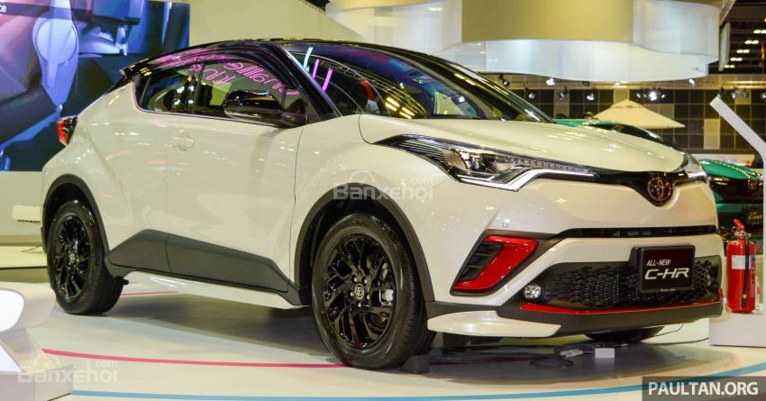 Toyota C-HR 2018 cập bến thị trường Singapore, giá từ 2,06 tỉ đồng 1a