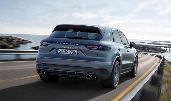 Ảnh chụp đuôi xe Porsche Cayenne S 2018