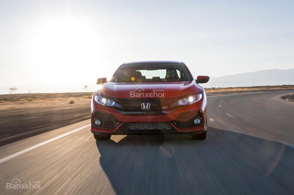 Đánh giá xe Honda Civic Si 2018: Sức mạnh của xe không quá mạnh so với phiên bản cũ.