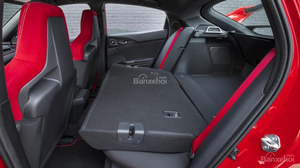 Hàng ghế sau xe Honda Civic Type R 2018