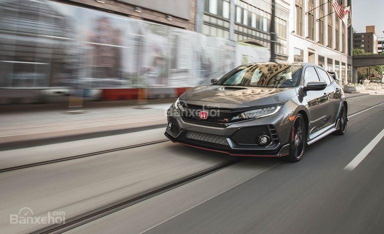 Đánh giá xe Honda Civic Type R 2018 về cảm giác lái.