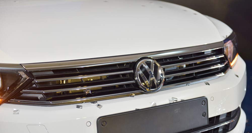 Ảnh chụp lưới tản nhiệt xe Volkswagen Passat 2018