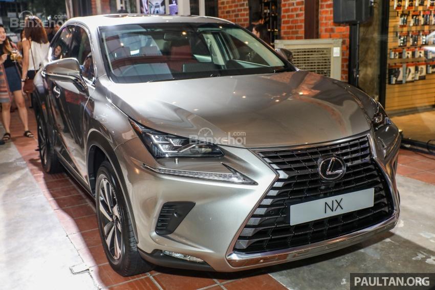 Lexus NX 300 2018 bản nâng cấp có giá từ 1,82 tỷ đồng tại Malaysia.