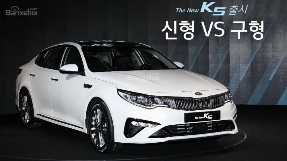 Kia Optima 2018 bản nâng cấp ra mắt Hàn Quốc, chưa có giá bán.