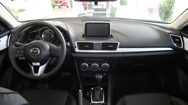 So sánh xe Mazda 3 2018 và Hyundai Elantra Sport 2018 về nội thất: Xe Nhật đẹp hơn, xe Hàn nhiều tùy chọn hơn So sánh xe Mazda 3 2018 và Hyundai Elantra Sport 2018 về nội thất: Xe Nhật đẹp hơn, xe Hàn nhiều tùy chọn hơn.