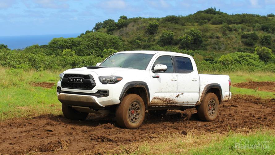 Toyota nhá háng loạt xe off-road mới trước ngày ra mắt.