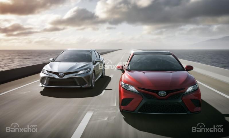  Toyota Camry 2018 và Hyundai Sonata 2018: Xe nào tiết kiệm nhiên liệu hơn