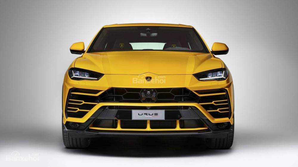 Đánh giá xe Lamborghini Urus 2019: Đầu xe nổi bật với thiết kế lưới tản nhiệt phá cách Đầu xe Lamborghini Urus 2019