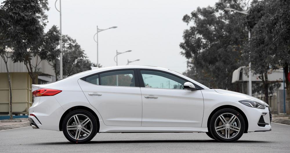 Hyundai Elantra Sport 2018 và bản tiêu chuẩn khác nhau thế nào qua ảnh? a9